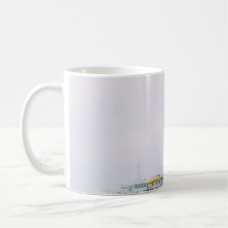 MUG LIFEGUARD POST SUR LA RIVE SOUS LE CIEL BLANC