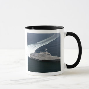 Mug L'indépendance de bateau de combat dans le Golfe