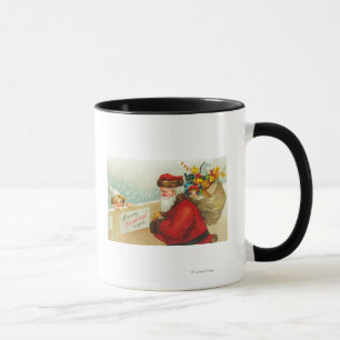 Mug Little Boy regardant au-dessus de la barrière