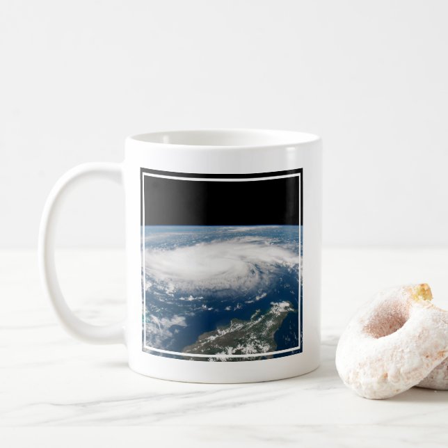 Mug L'Ouragan Dorian Au-Dessus De L'Océan Atlantique. (Avec donut)