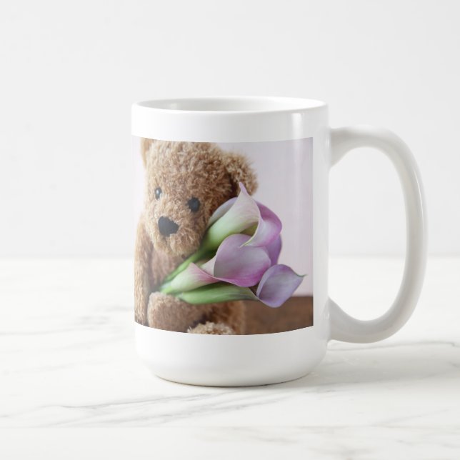 Mug l'ours en peluche tenant des lys de calla (Droite)