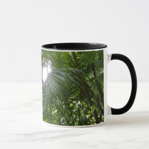 Mug Lumière du soleil à travers la canopée de la forêt