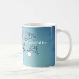 Mug Lune accrochant sur un Membre-Reconnaissant