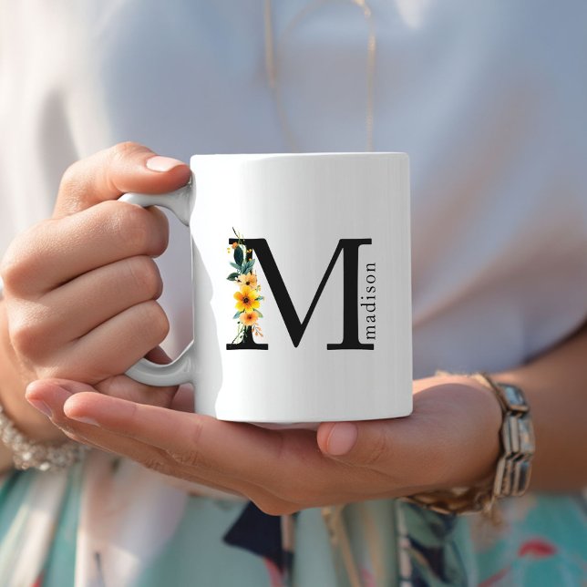 Mug M monogramme floral avec nom modifiable (Floral M Monogram Mug with Editable Name. Yellow, Orange & Greenery Watercolor Flowers.)