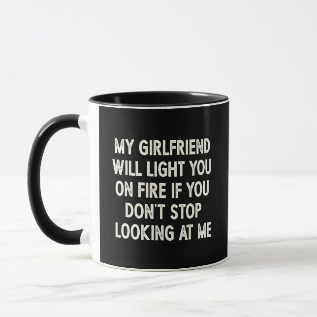 Mug Ma petite amie va vous embraser (Gauche)
