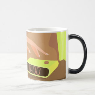 Mug Magic Filles main poussant sur le bouton snooze du révei