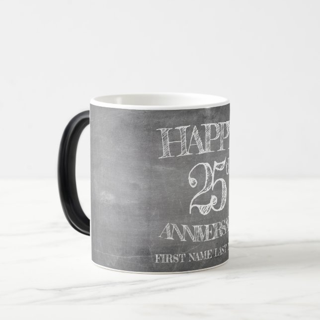 Mug Magic Joyeux 25e anniversaire sur le tableau de craie (Devant gauche)
