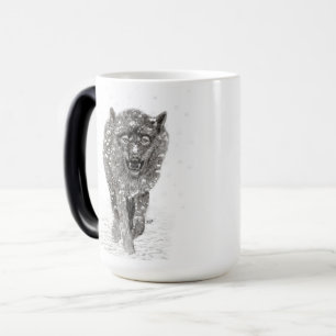 Mug Magic Loup noir en colère dans la neige, hiver sauvage
