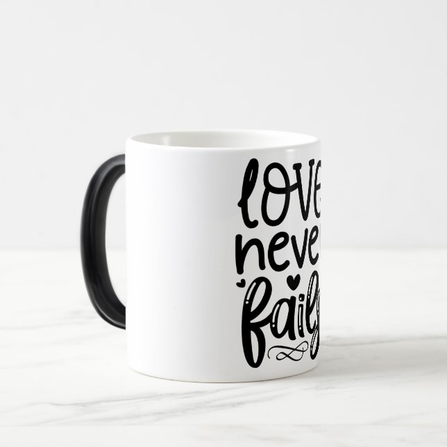 Mug Magic Love never fails (Devant gauche)