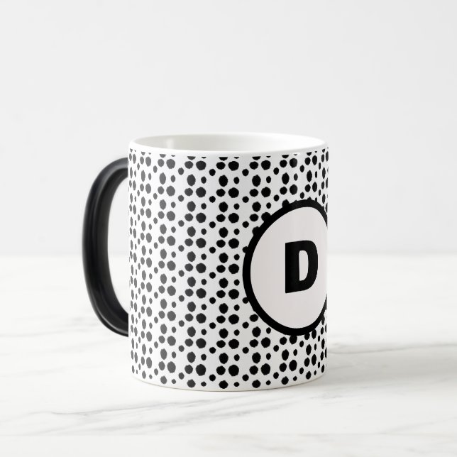 Mug Magic noir et blanc dalmate mignon points monogramme (Devant gauche)