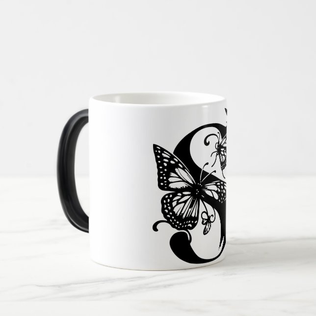 Mug Magic S Alphabet black butterfly (Devant gauche)