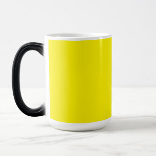 Mug Magic un arrière - plan jaune avec une bordure noire