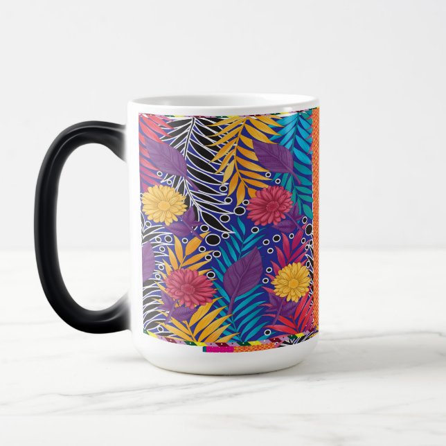 Mug Magic une fleur colorée et un motif feuille sur un bac b (Gauche)