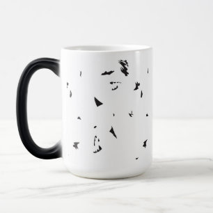 Mug Magic une photo en noir et blanc d'un vol d'oiseaux