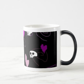 Mug Magique Crânes gothiques et coeurs d'EMO