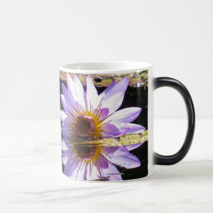 Mug Magique Fleur pourpre de nénuphar dans la fleur