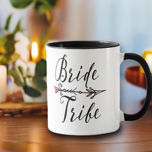 Mug Main tirée "Tribe de mariée" avec flèche rose | (Everyone in your bridal tribe can have their own mug. This mug has a bohemian style)