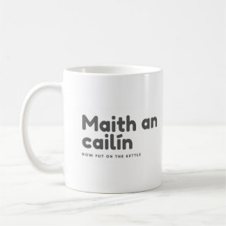 Mug Maith et cailín mettent maintenant la bouilloire