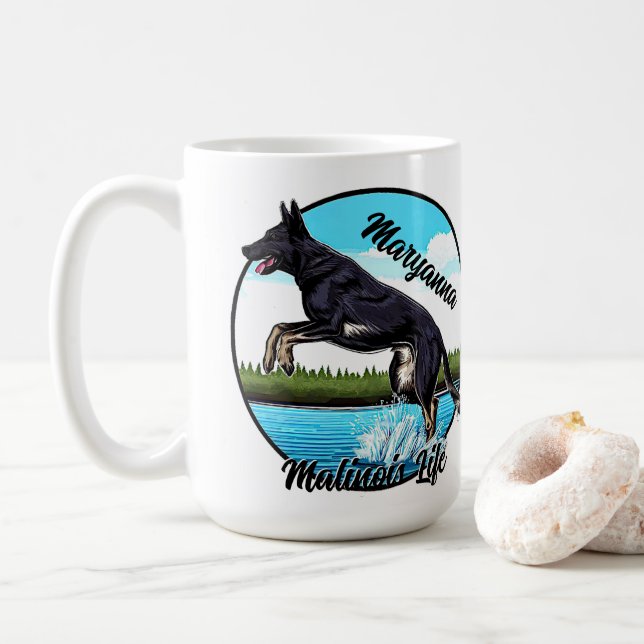 Mug Malinois noir dans l'eau (Avec donut)