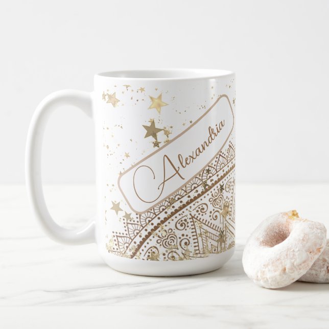 Mug Mandala avec étoiles dorées sur fond blanc personn (Avec donut)