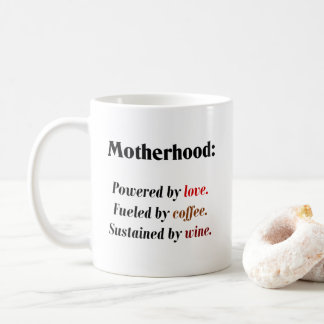 Mug Maternité actionnée par l'amour soutenu par le vin