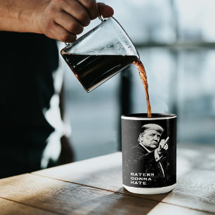 Mug Meme drôle du doigt d'honneur de Trump 2026