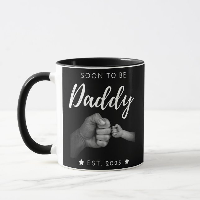 Mug Mens Soon To Be Daddy Est 2023 Retro Fathers Day (Gauche)