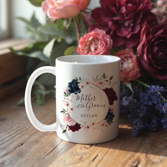 Mug Mère de la chambre Rouge et Rose de la marine Aqua (Mother of Groom Red & Navy Rose Watercolor Wreath Coffee Mug)