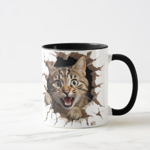 Mug mignon chat regardant du mur