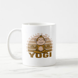 Mug Mignon singe drôle faisant du yoga. poses de yoga