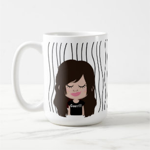 Mug Mignonne Femme Qui Soupçonne A Frappé De La Mug. C