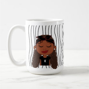 Mug Mignonne Femme Qui Soupçonne A Frappé De La Mug. C