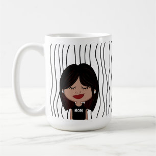 Mug Mignonne Femme Qui Soupçonne A Frappé De La Mug. C