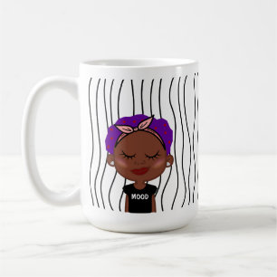 Mug Mignonne Femme Qui Soupçonne A Frappé De La Mug. C