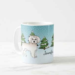 Mug Mini Goldendoodle crème dans une forêt hivernale