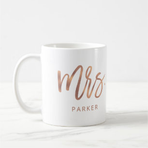 Mug Mme manuscrit et nom de famille roses modernes