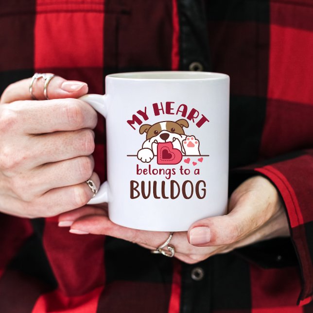 Mug Mon coeur appartient à un Bulldog (Créateur téléchargé)