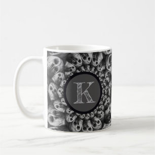 Mug Monogramme Crânes Éffrayants Abstraits Noir Et B