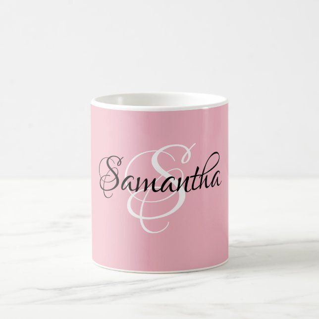 Mug Monogramme de couleur rose Customisé à un script é (Centre)