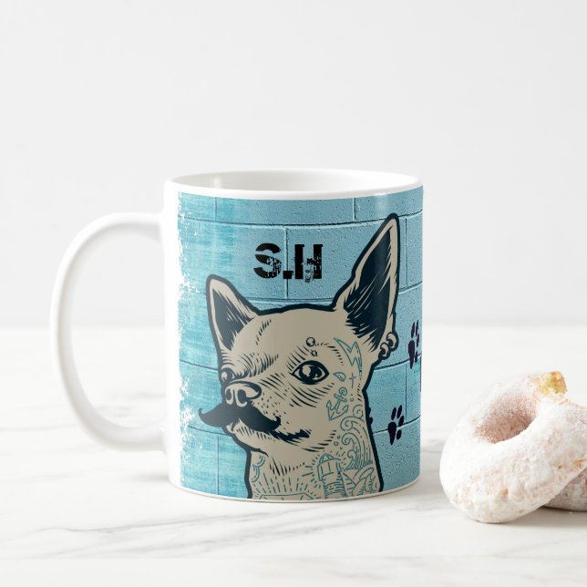 Mug Monogramme de graffiti Mustache Chihuahua (Avec donut)