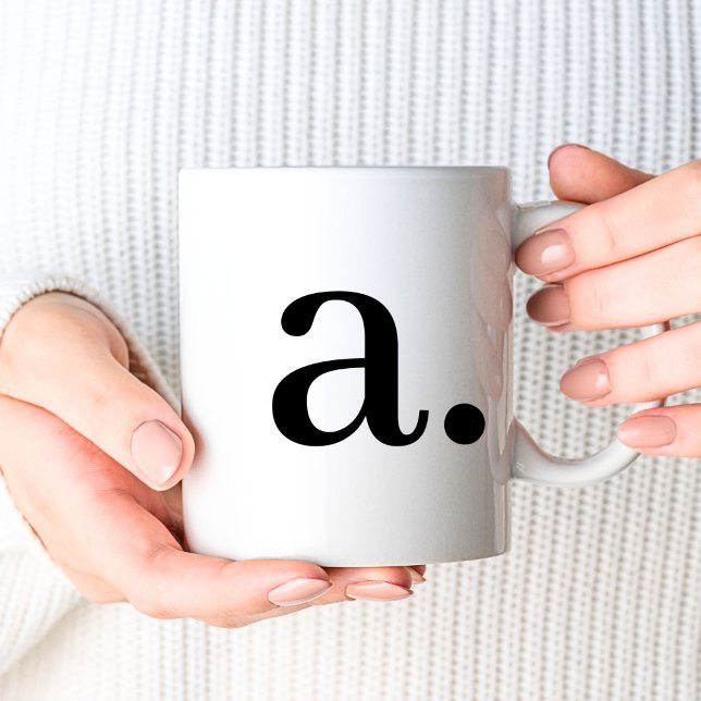 Mug Monogramme | Simple Elegant Noir Blanc Nom initial (Créateur téléchargé)