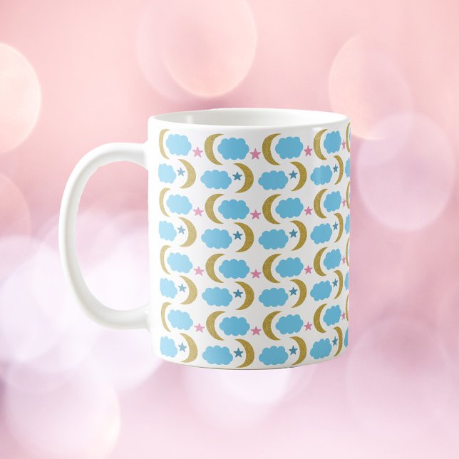 Mug Moon Cloud Stars Faux Gold Parties scintillant Mot (A mug with a pattern of gold moons, blue clouds and pink stars)