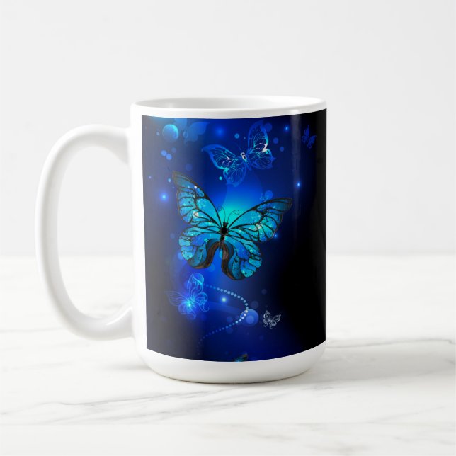 Mug Morpho Butterfly in the Dark Background (Gauche)