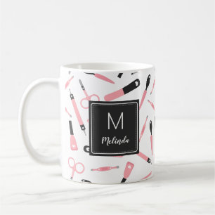 Mug Motif d'outils de manicuriste rose mou monogramme