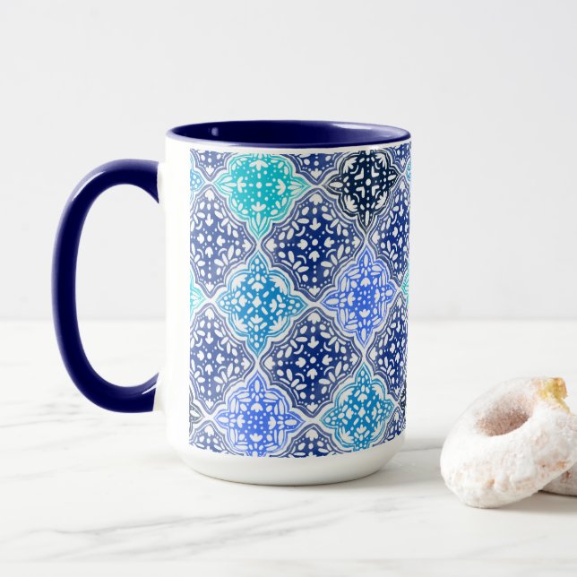 Mug Motif en carrelage marocain peint en bleu (Avec donut)