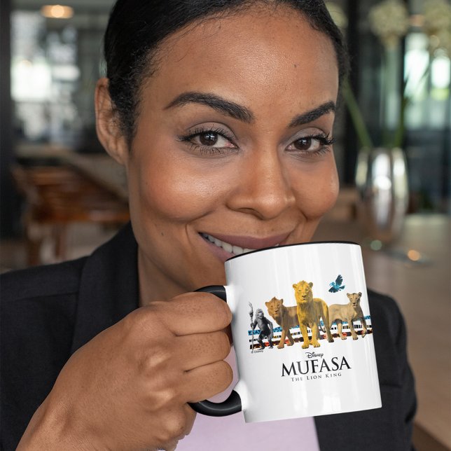 Mug Mufasa Pride Terres Famille royale (Person drinking from mug)