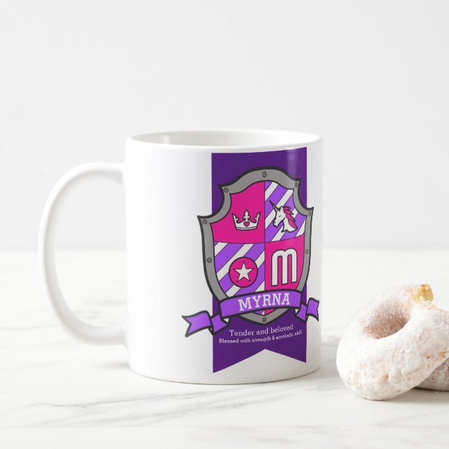 Mug Myrna lettre M crest rose unicorne nom signifiant (Avec donut)