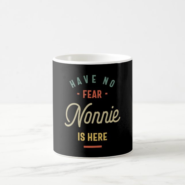 Mug N'Ai Pas Peur Nonnie Est Ici Grand-Mère Cadeau (Centre)