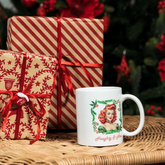 Mug Naughty & Nice Retro Christmas Pinup (Créateur téléchargé)