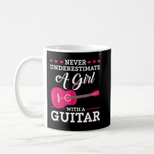 Mug N'ayez jamais sous-estimé une fille avec une guita